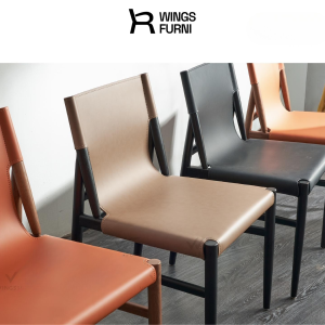 Ghế ăn Voyage Chair kết hợp bàn ăn gỗ, phù hợp không gian hiện đại và ấm cúng.